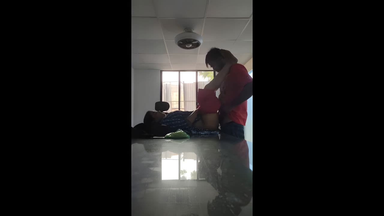 naye Ghar me naukrani ko pela