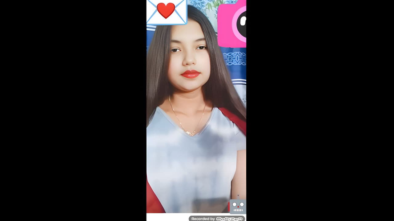 Sexy Gf Showing Fingering