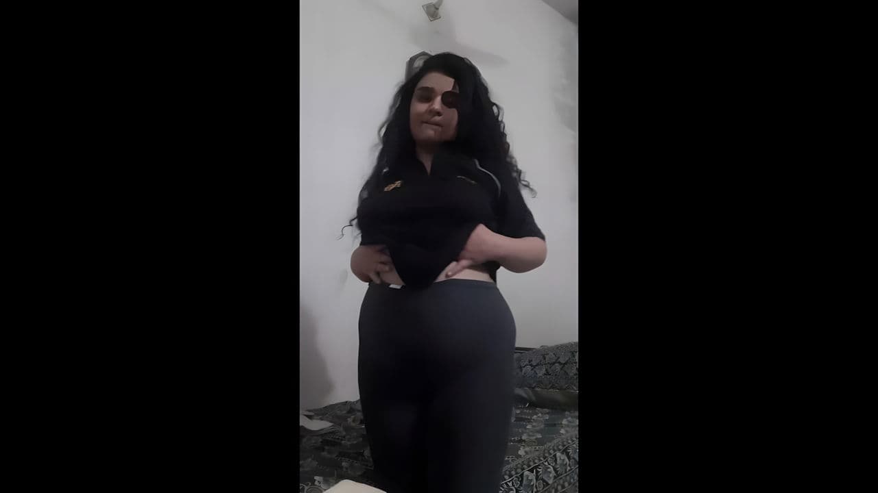 Busty Paki Girl Muzalfa Tahir Self Recorded Nude Video Show 12