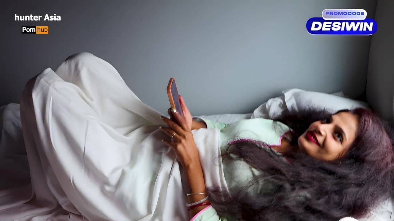 Stranger Milf Unsatisfied Wife Gets Fucked in Train By Vlog Guy Part 1