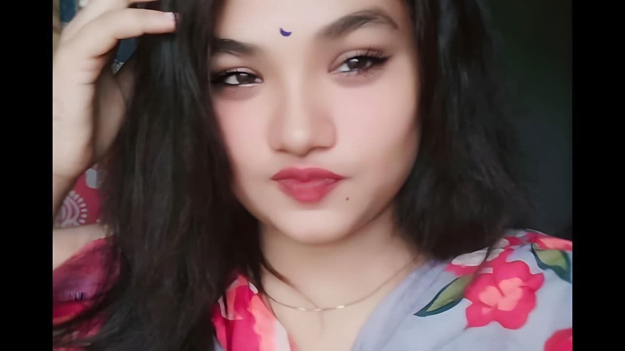 Horny GF Showing And Fingering 2 Clip