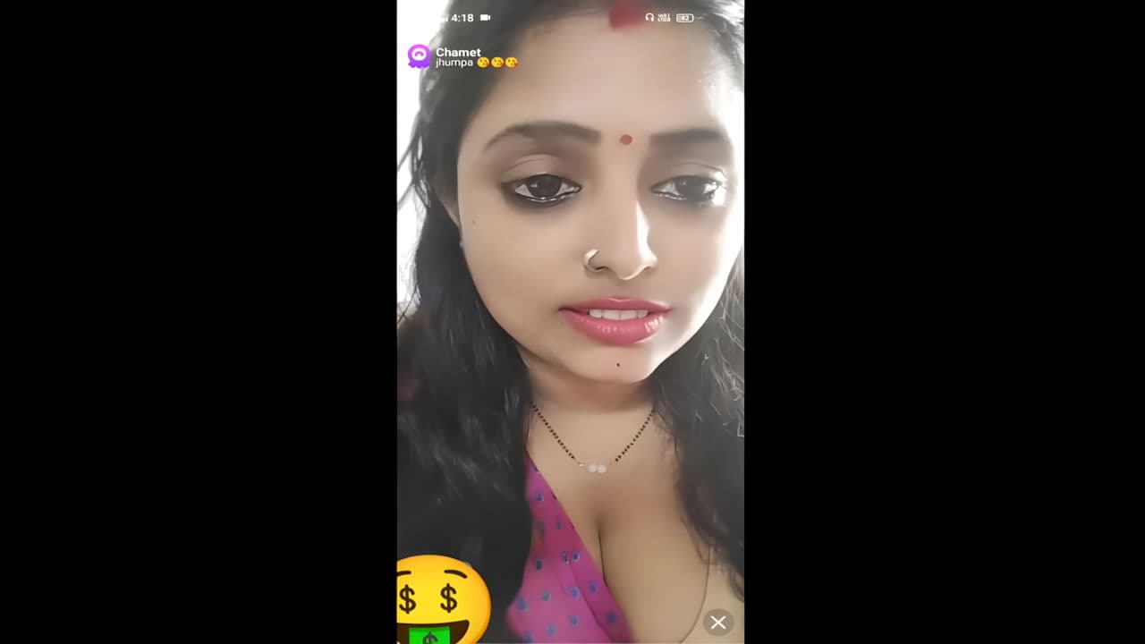 Beautiful Bong Jhumpa Boudi Big Boobs and Pussy Spread on Chamet Live