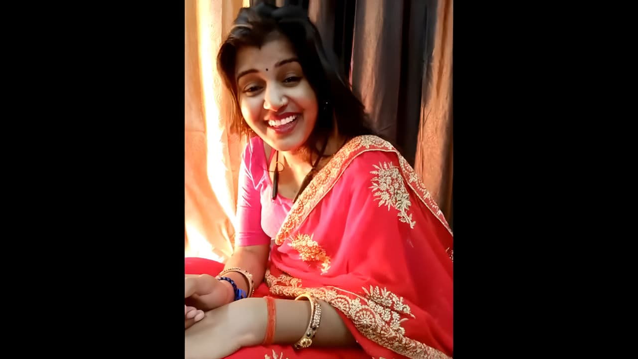 Desi Girl ANUPAMA JHOSHI Boobs Show and Full Face Show