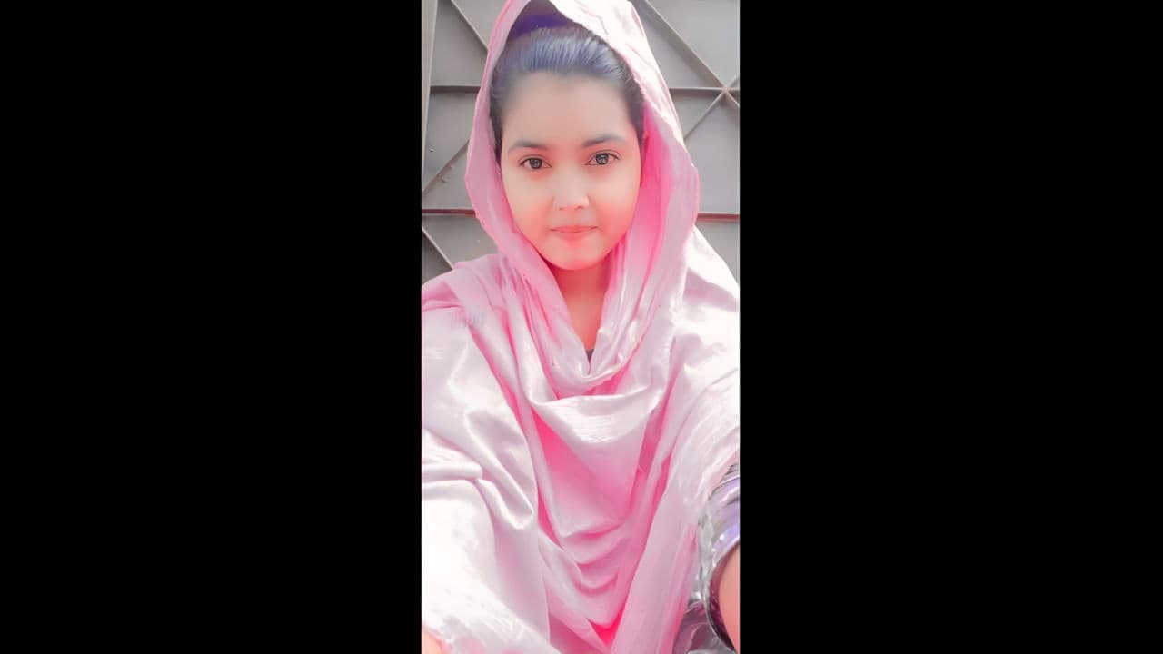 Beautiful Naughty GF Fingering Pooping 4 More Clip