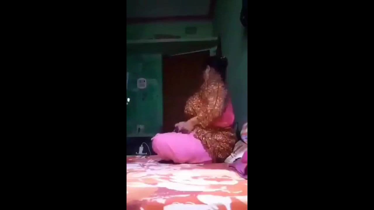 chachi ki choot akele me bulakar mara