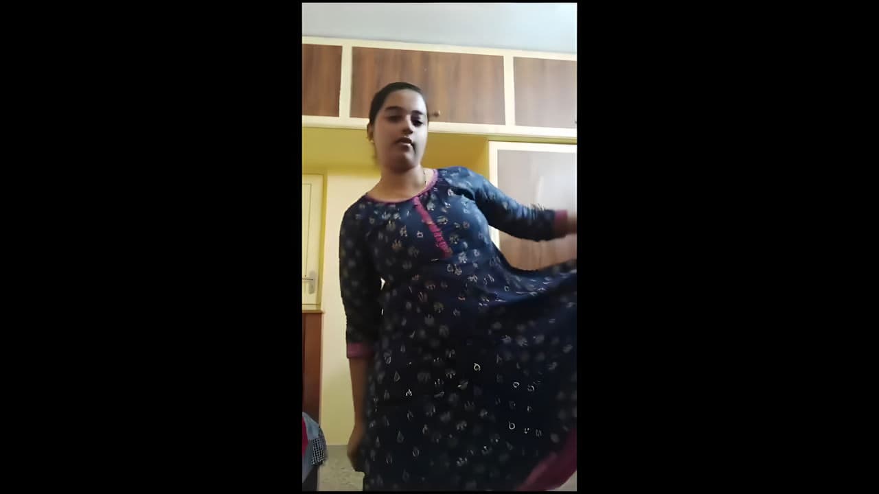 Sexy Chubby Mallu Girlfriend Showing Nude