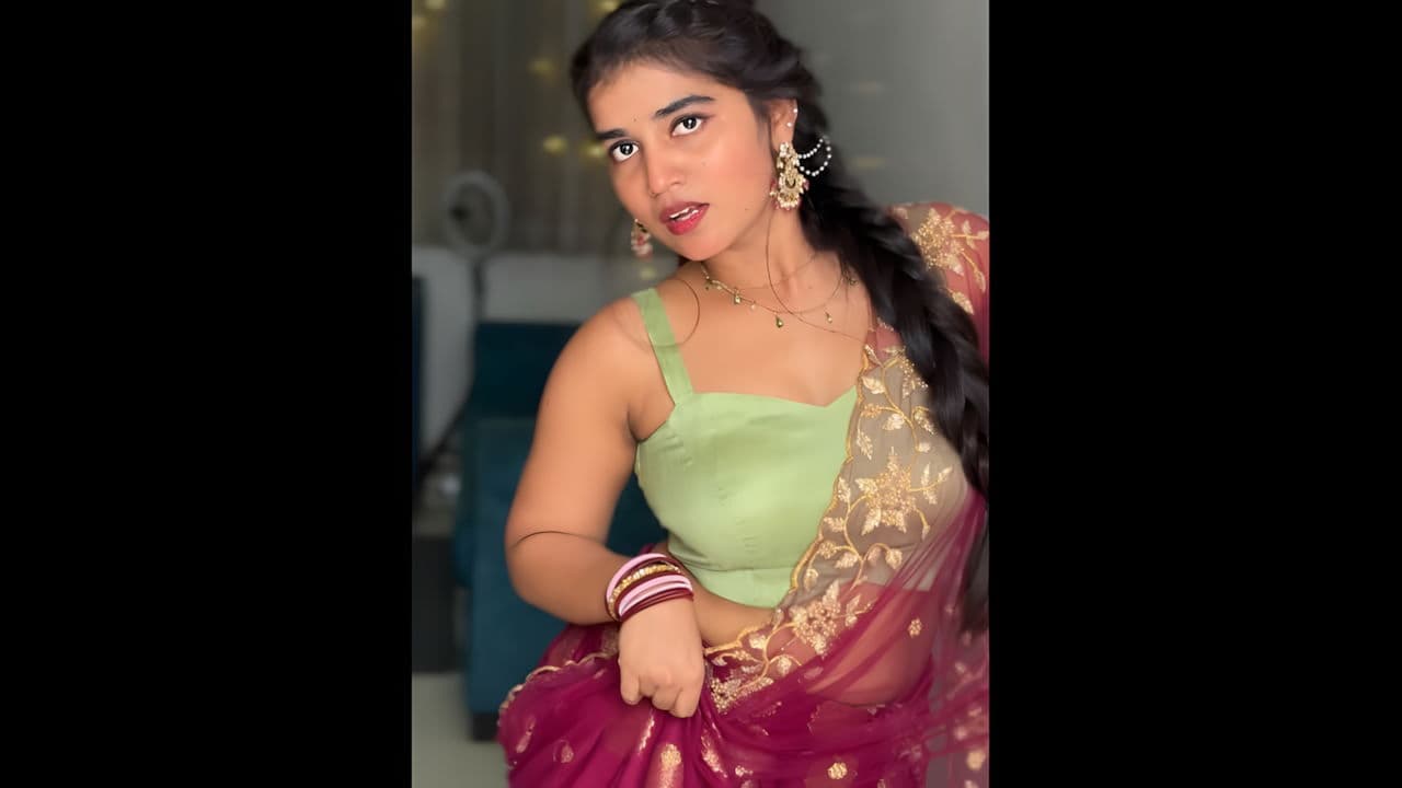 insta model Ridhi nude cam