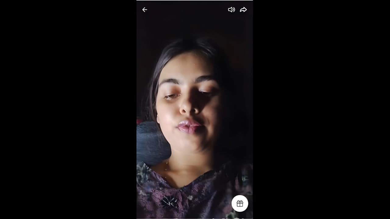 Hinna aka Rose aka Neha Shaking Her Boobs and Pussy Fingering Till Cum