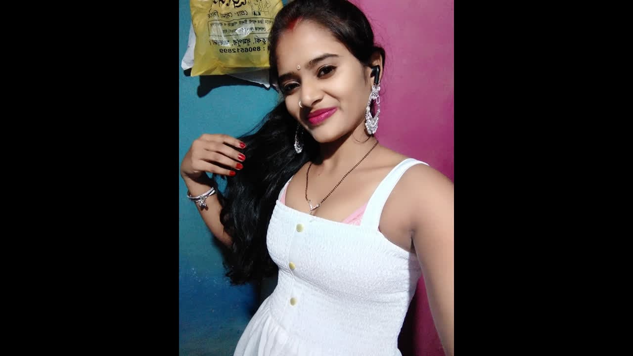 Youtuber M pinki show boobs in chamet