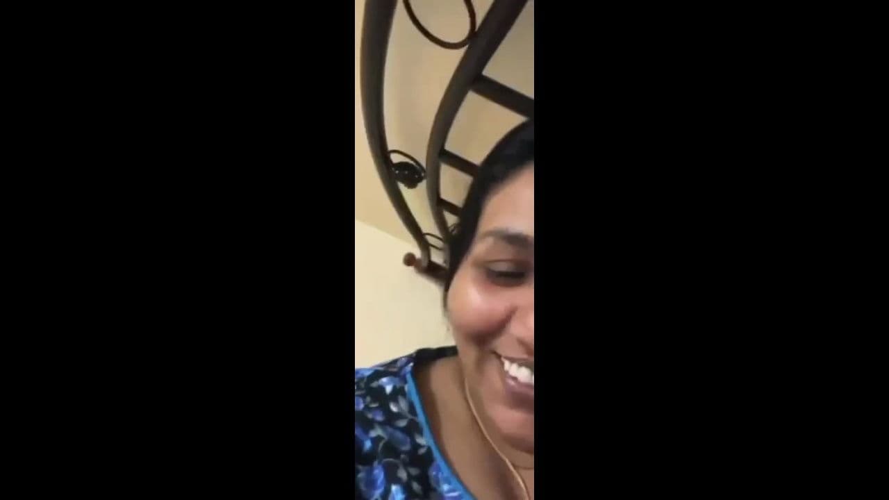 Mature Bhabhi Pussy Show In Nighty