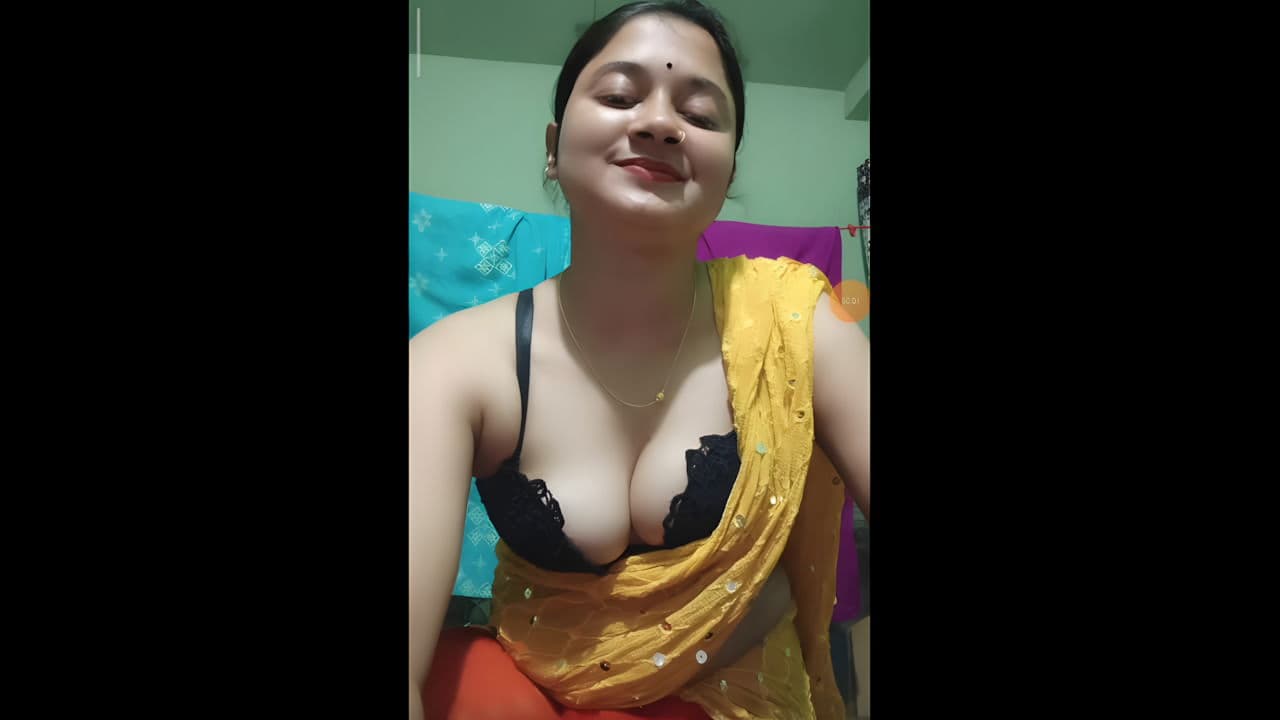 Cute Tango Girl Boobs Show