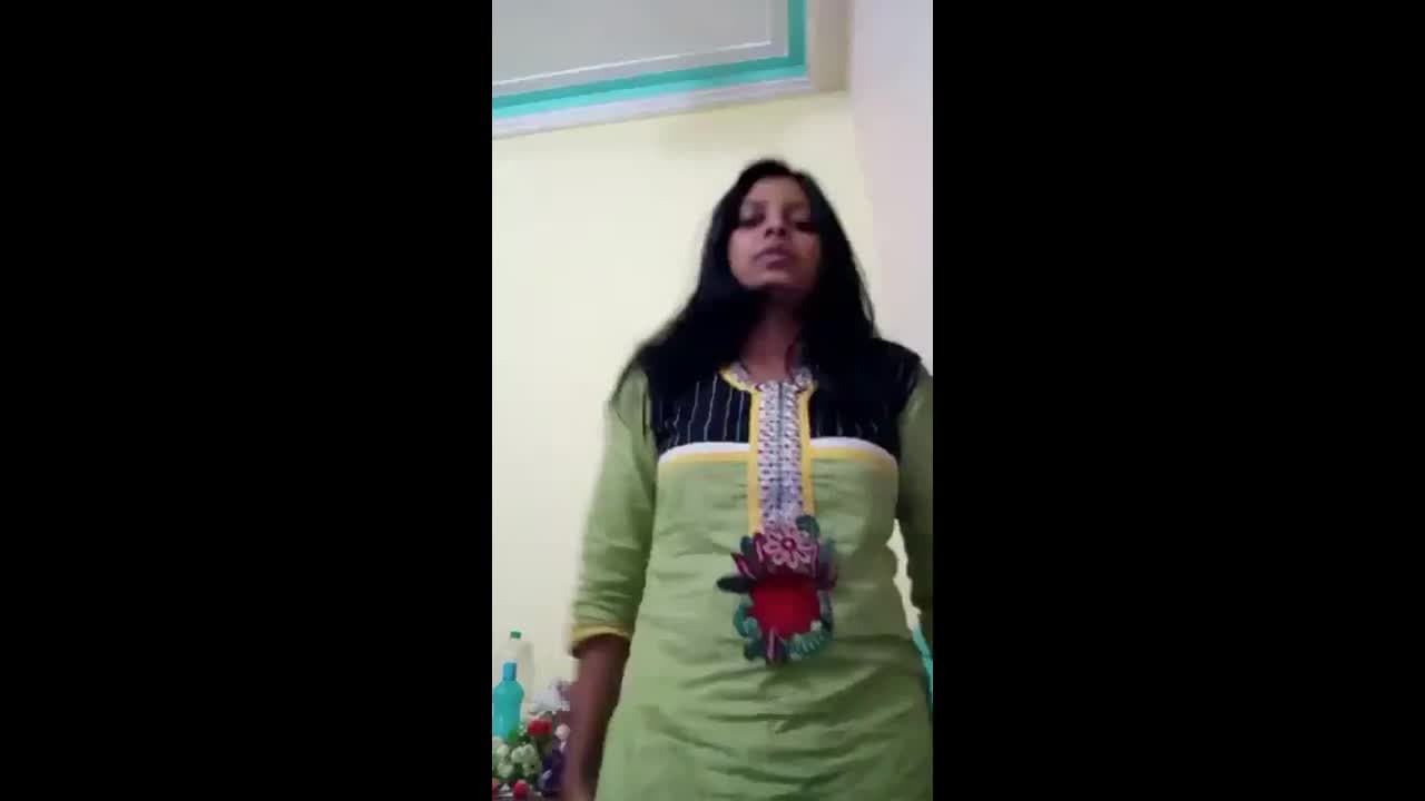 Hot Mallu Girl Flashes and Plays With Big Boobs