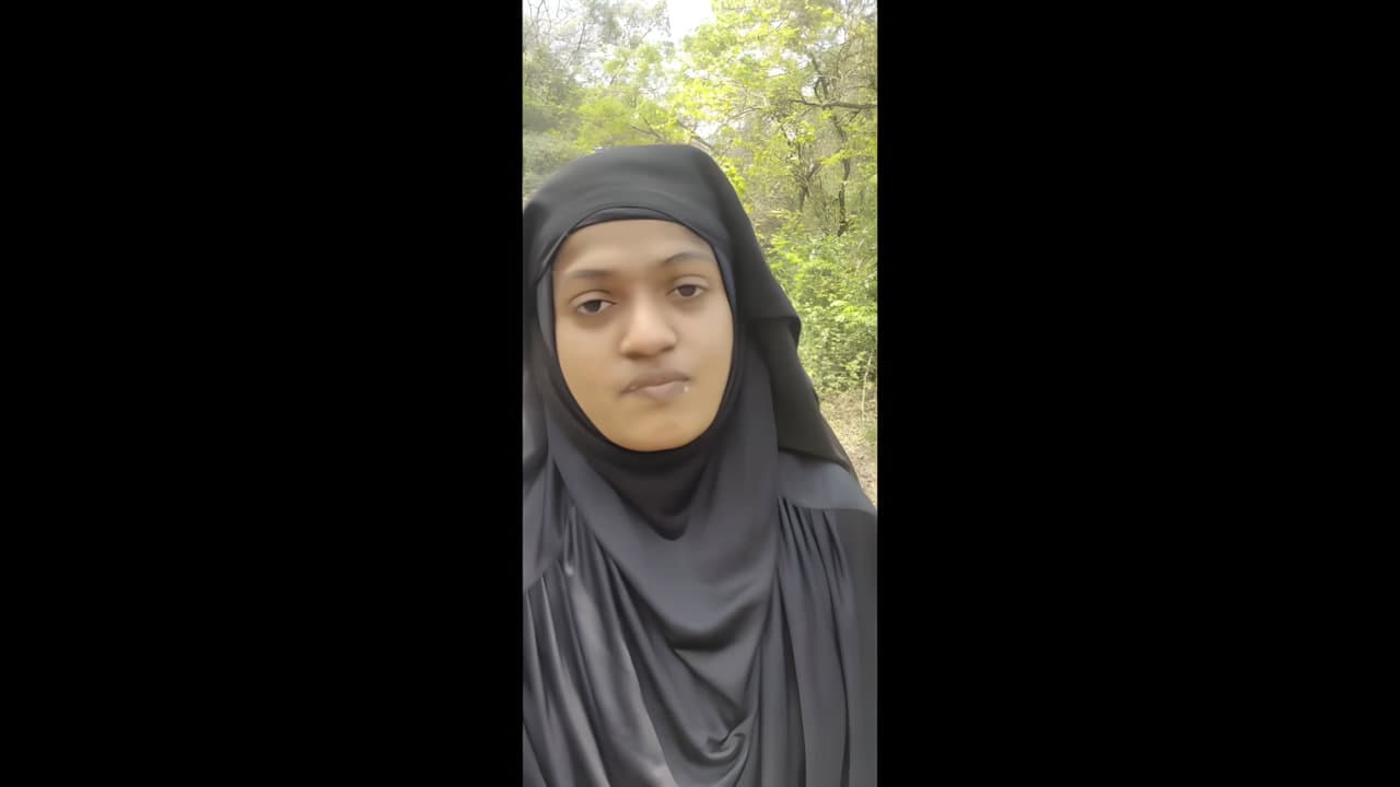 Horny Hijabi Indian Girl Gets Fucked Hard in the Jungle