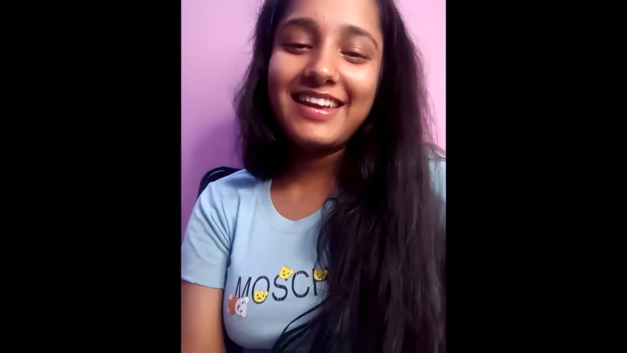 Cute Jiya Shows Big Boobs On Fan Demand