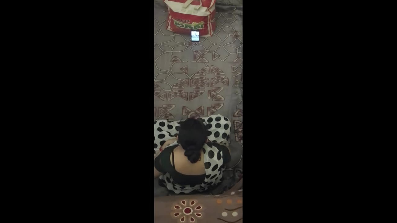 Horny Bhabhi Showing Her Wet Pussy