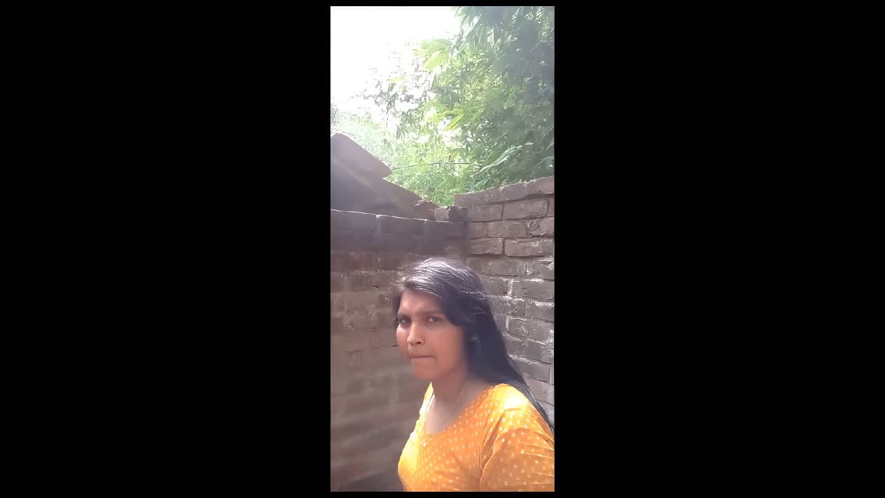 Village Bhabhi Bathing And Outdoor Lover Fuck