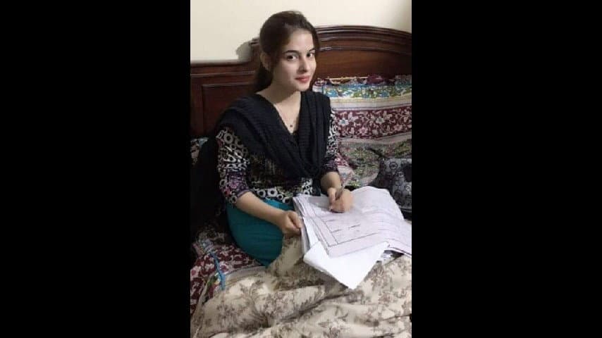 Sexy Pakistani Girl Teasing And Showing Hot Figure