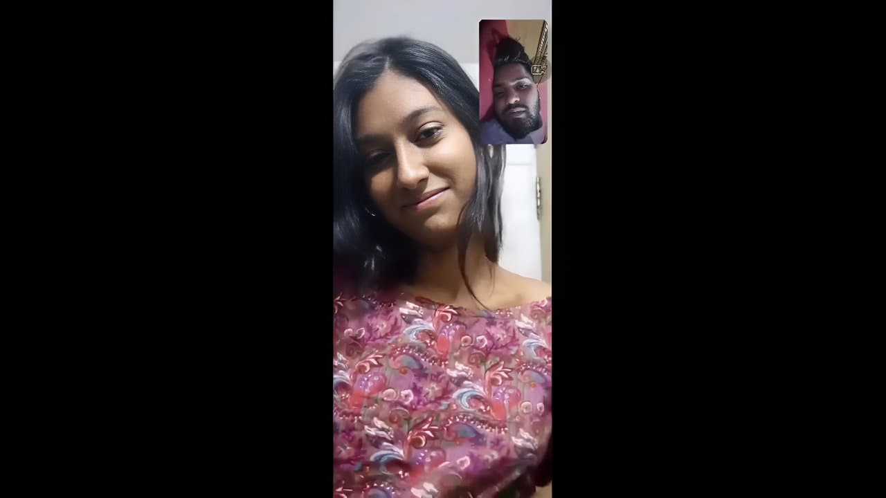 Cute Slim Babe Nude Teasing Show