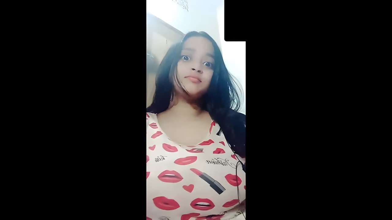 Big Boob Sexy Girlfriend Sucking And Showing Her Massive Tits