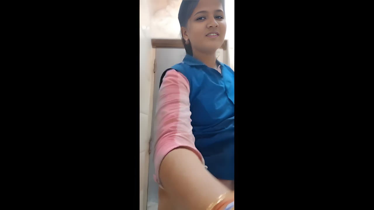 Tamil Sales Girl Nude and Pissing Videos for Lover