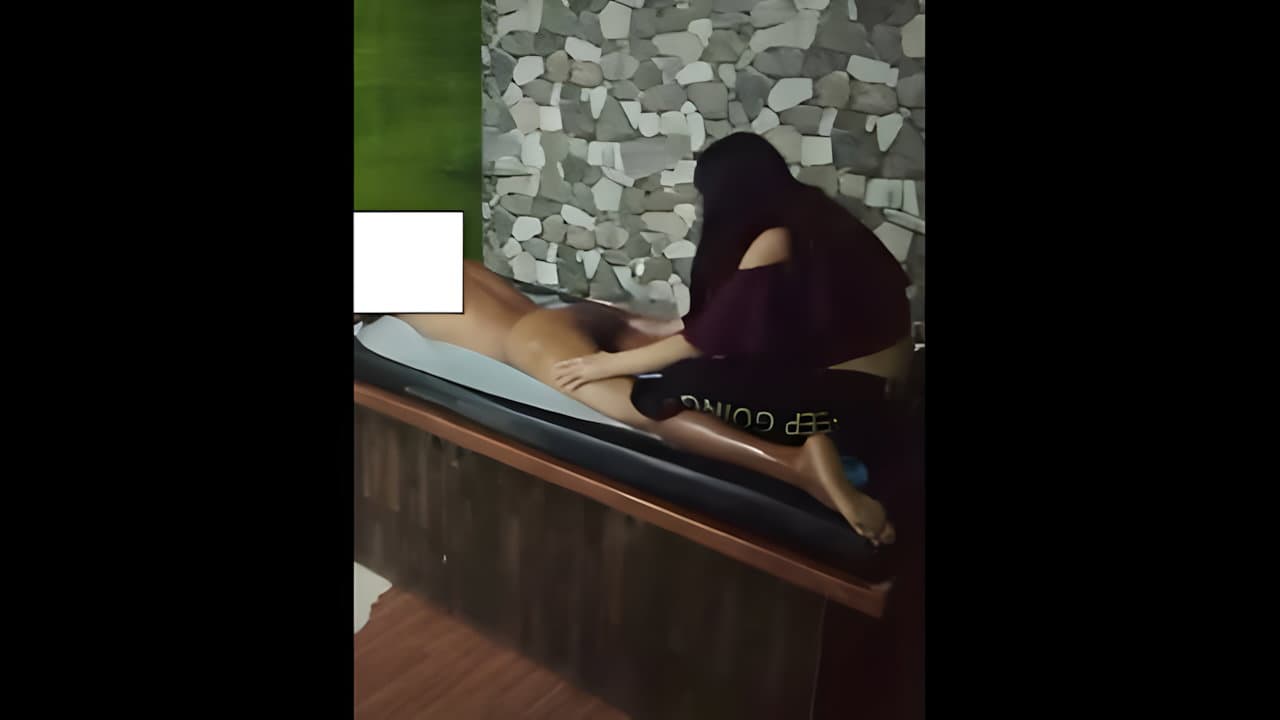 Desi Hot Girl Gives Sloppy Deepthroat Mouth Fuck