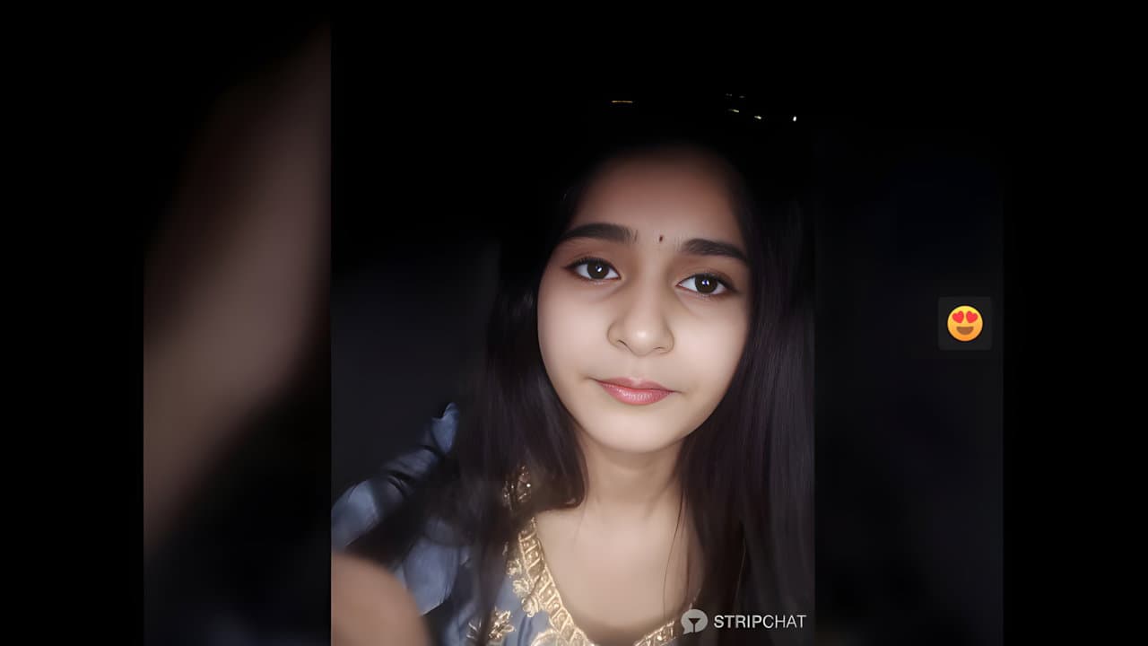 Sexy Puja Stripchat Ticket Show