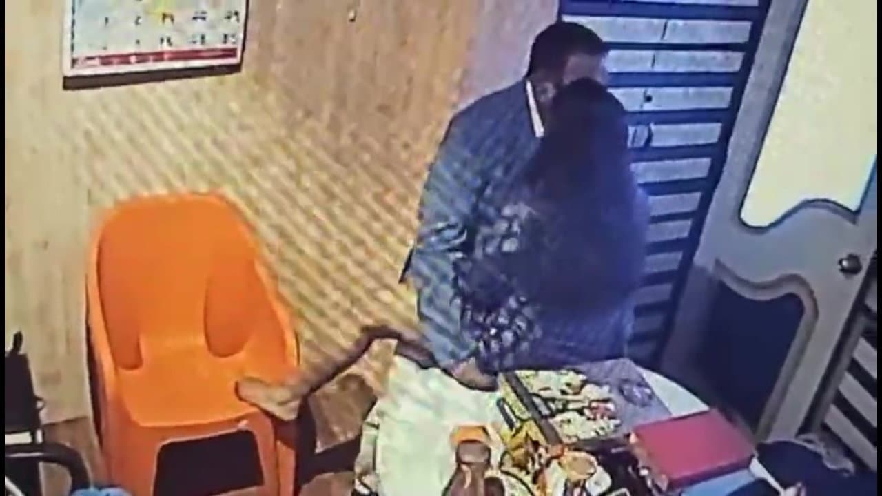 Viral Astrologer Fucking Multiple Women (2)