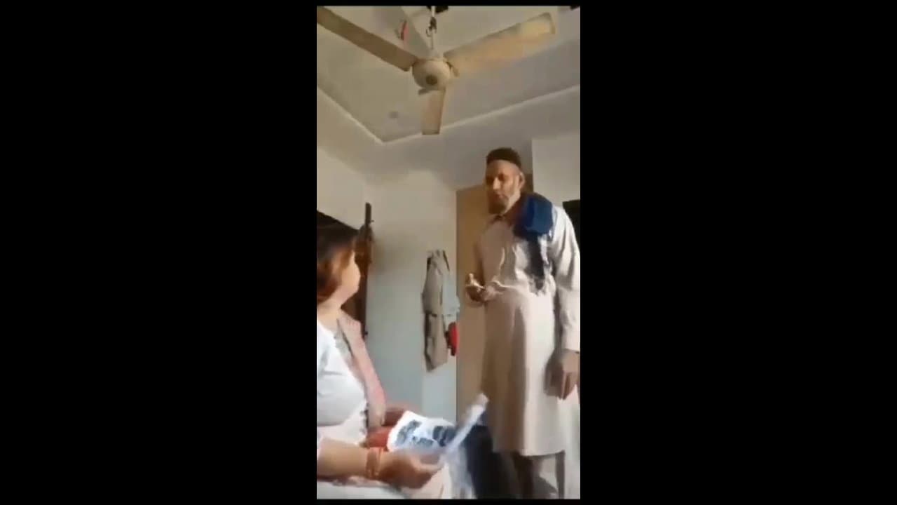 Pakistani Bhabhi Sex With Sasur and Husband Comes