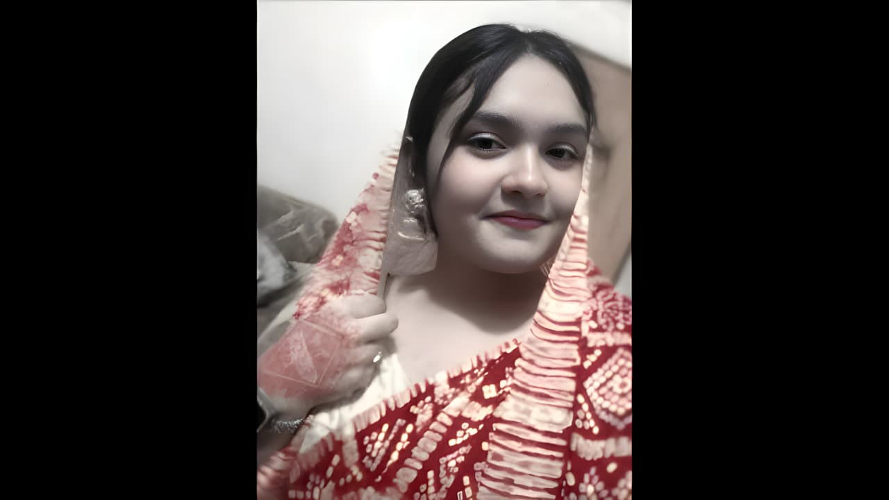 Horny Bengali Girlfriend Showing Fingering