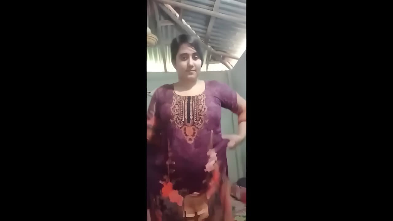 Curvy Figure Beautiful Sexy Horny Village Girl Fingering