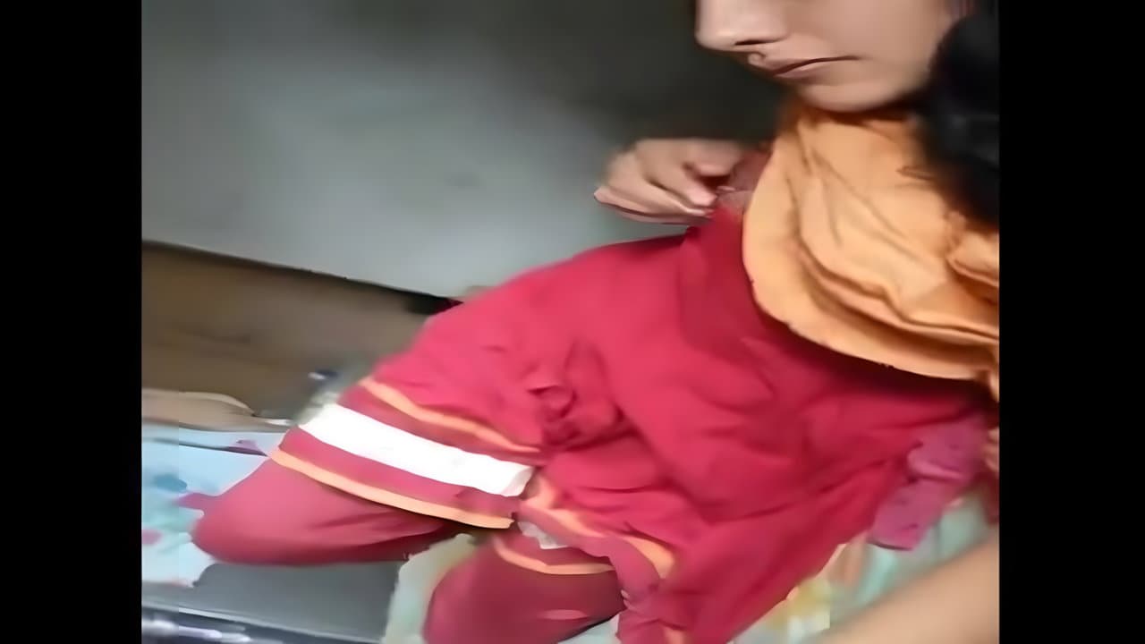 Teen Desi Babe Giving Handjob and Blowjob to Boyfriend