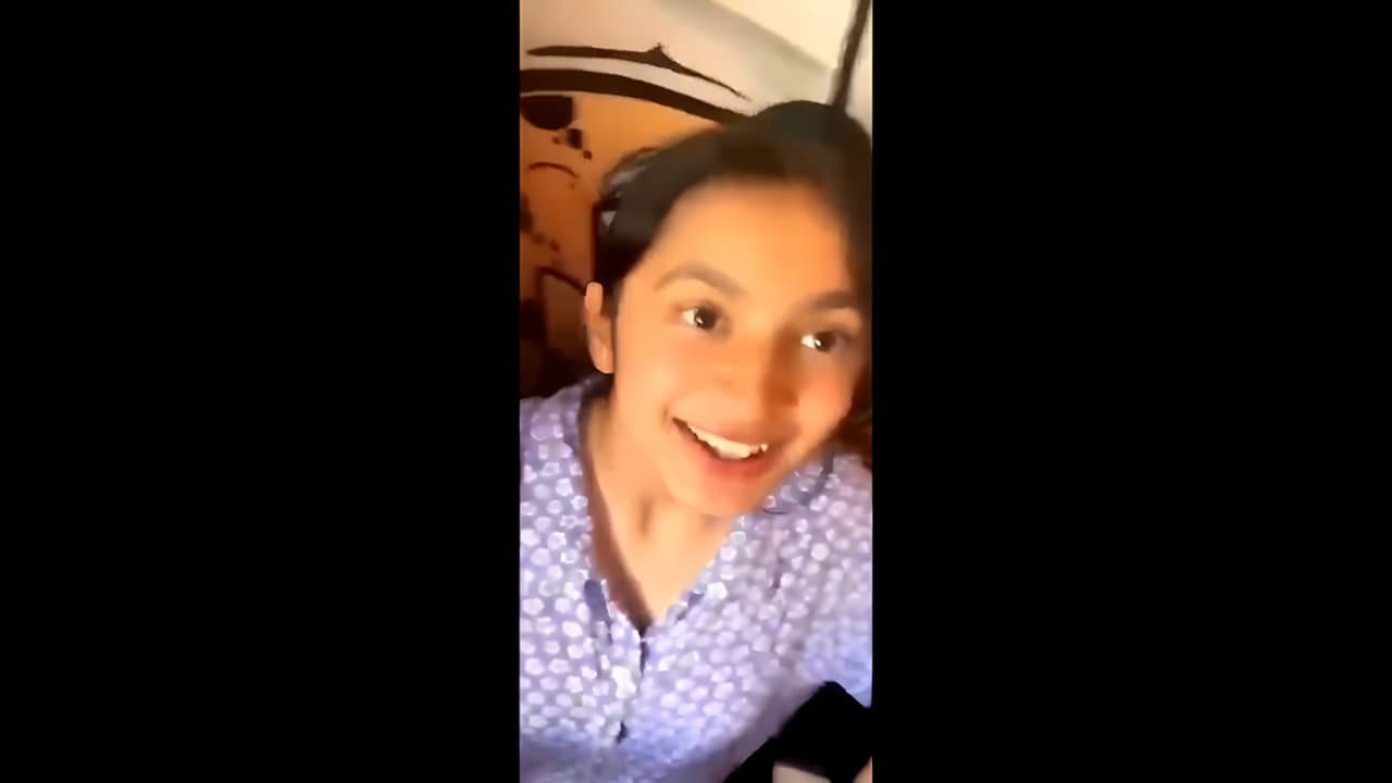 Beautiful Cute Girlfriend Sucking Fingering
