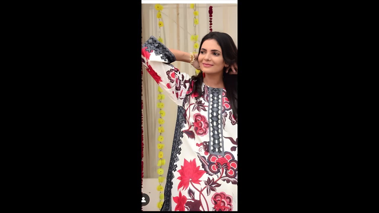 Beautiful Pakistani Maal Showing
