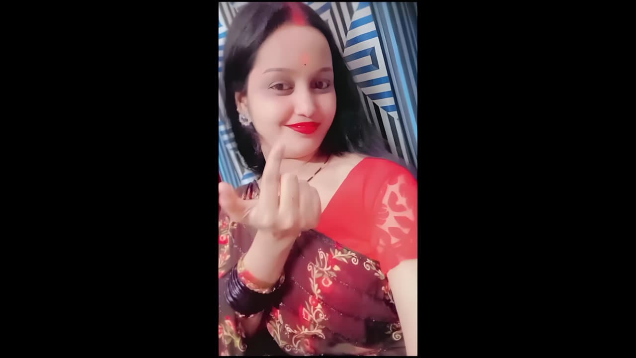 Sanskari Sari Wali Bhabhi For Lover