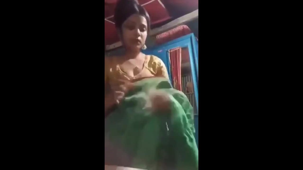 Newlywed Bangladeshi Girl Showing Boobs Pussy