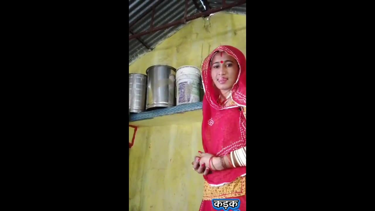 Rajasthani Bhabhi Dancing And Showing