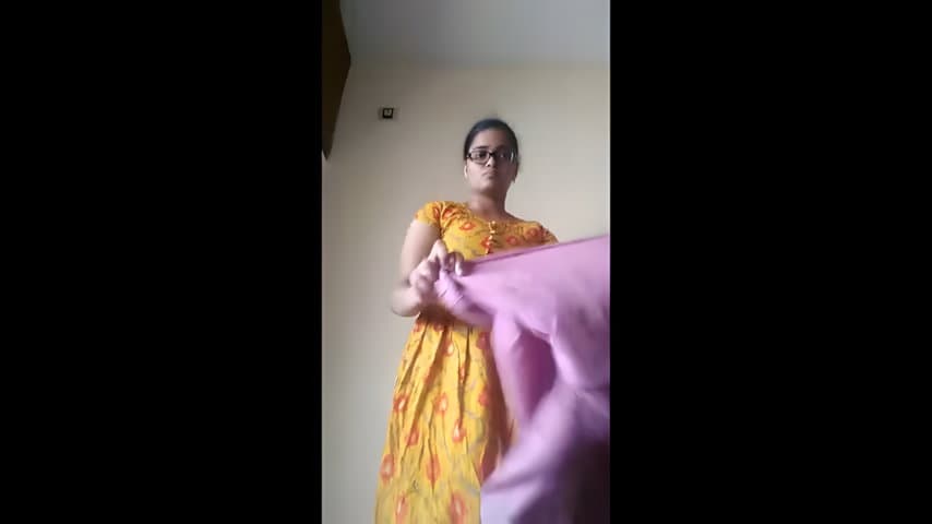 Sexy Chashmish Babe Showing