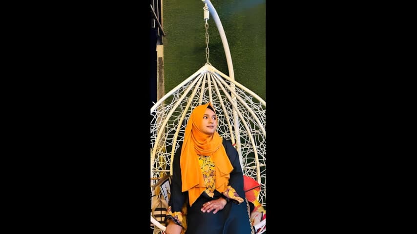 Beautiful Hijabi Maal Showing