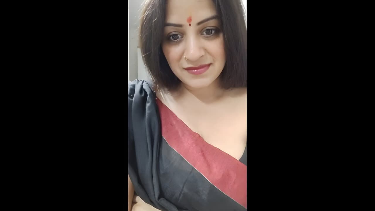 Insta Mom Vandana Pathak Live Black Saari Strip