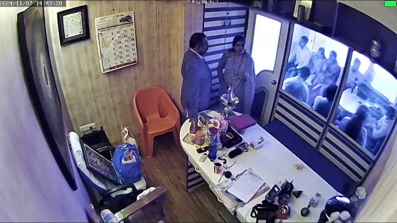 Viral Astrologer Fucking Multiple Women (9)