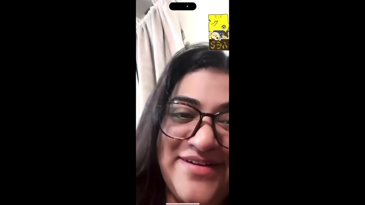 Hot Lahore Pakistani Girl Seductive Show