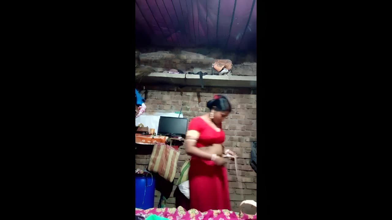 Village Bhabhi Leaked Hot MMS Video