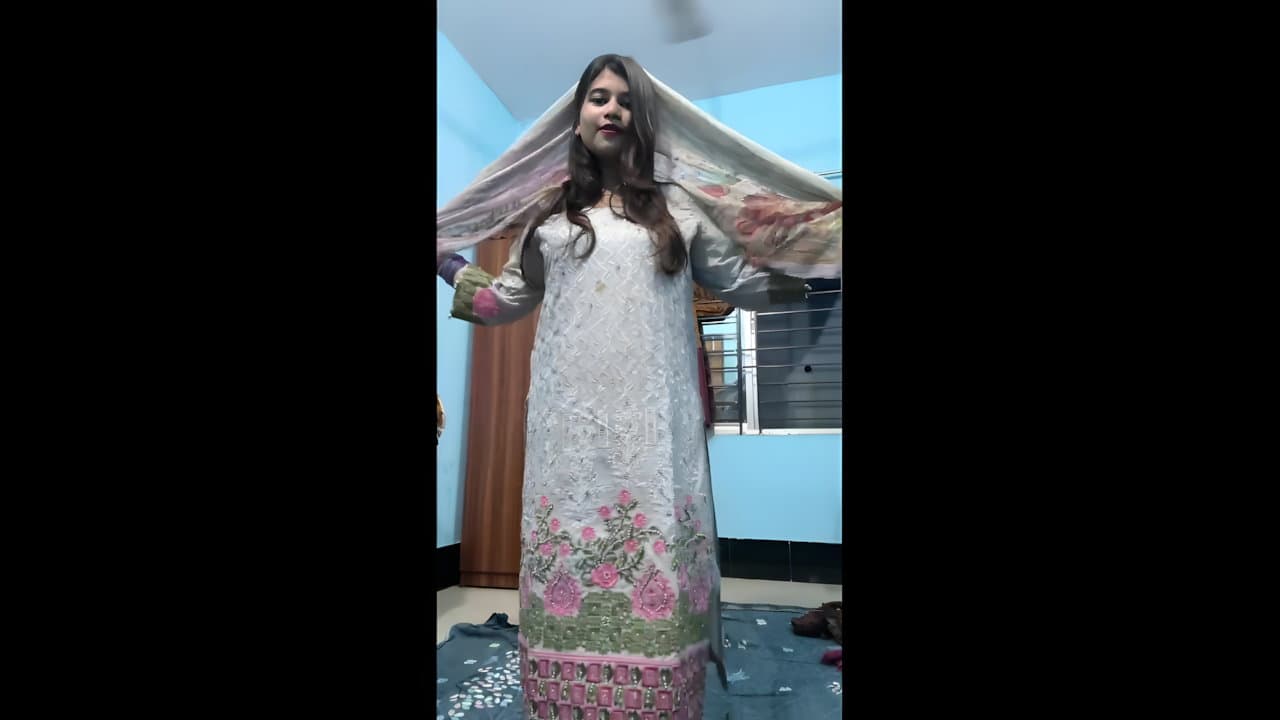 Bengali Chubby Girl Shaves Pussy