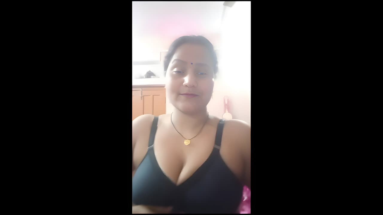 Big Boobs Aunty Sensual Teasing Session