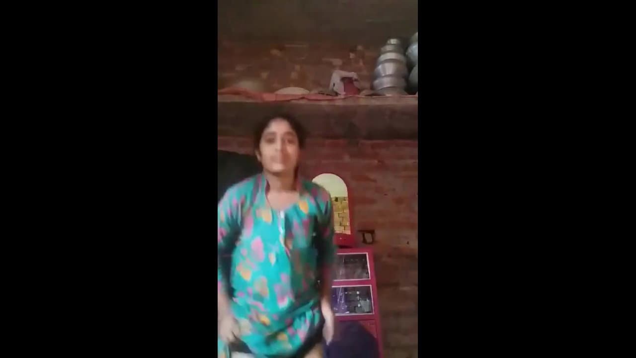 Horny Girl Sends Nudes And Masturbates For Boyfriend