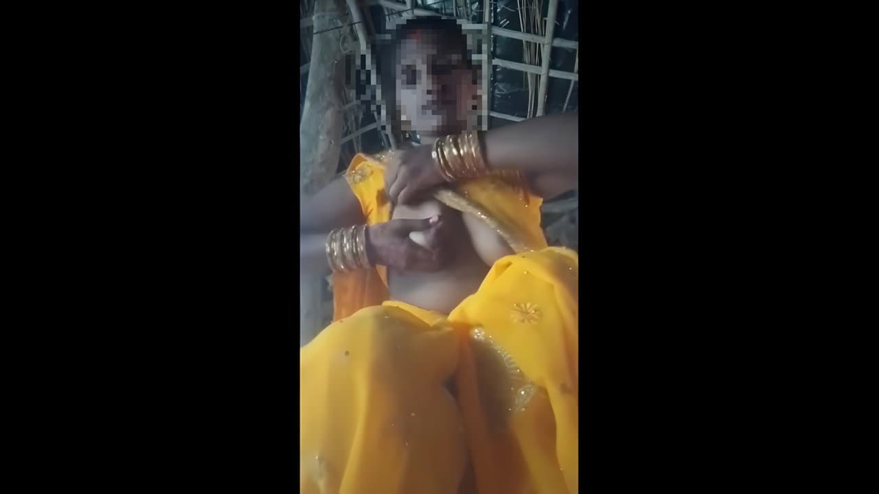 Desi Hot Bhabhi Saari Lifted And Fingered In Chut