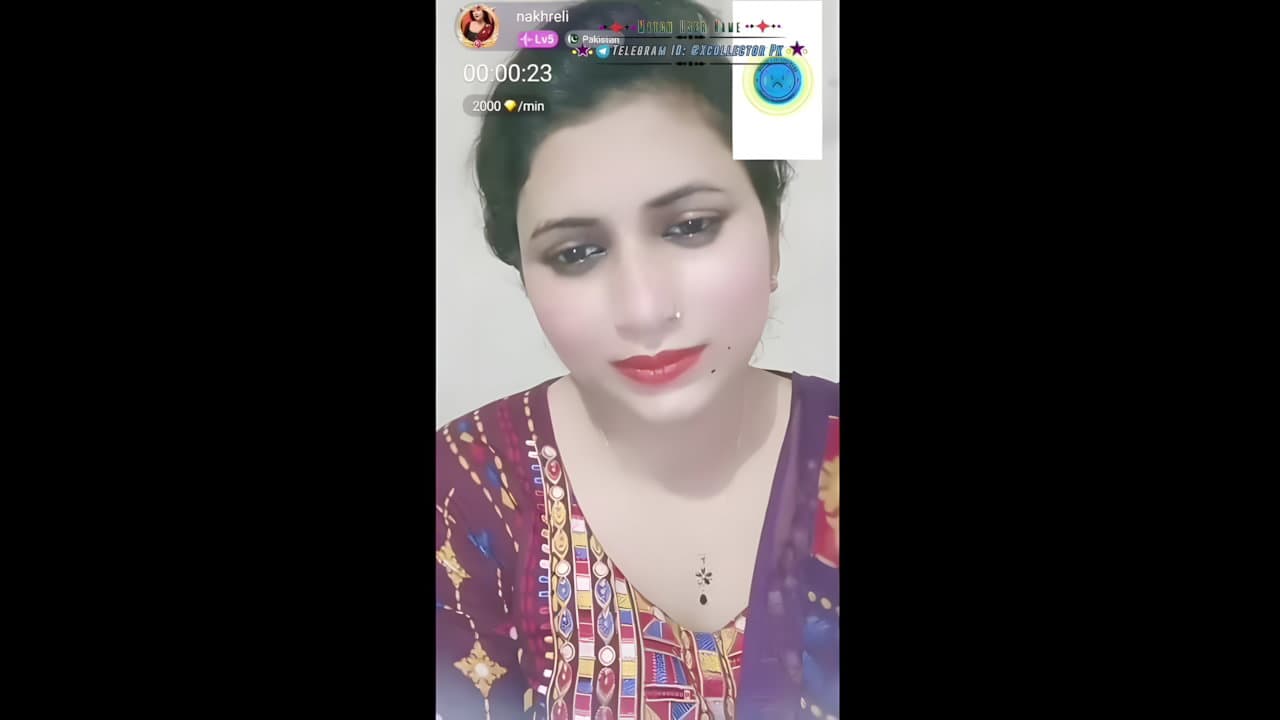 Chamet Bhabhi Nakhreli Hot Show