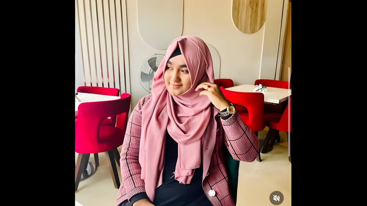 Hijabi Girlfriend Hot Showing Clips