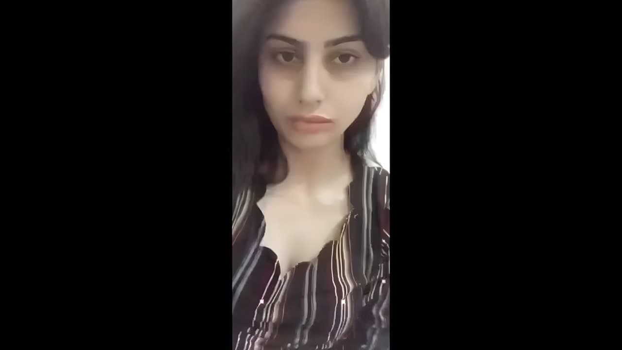 Desi Beauty Showing Full Naked
