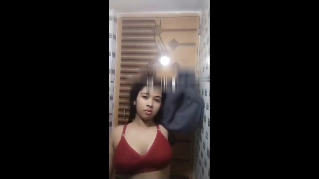 Cute Milf Girlfriend Flaunting Big Boobs And Wet Pussy